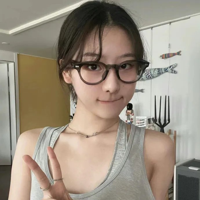 三女性